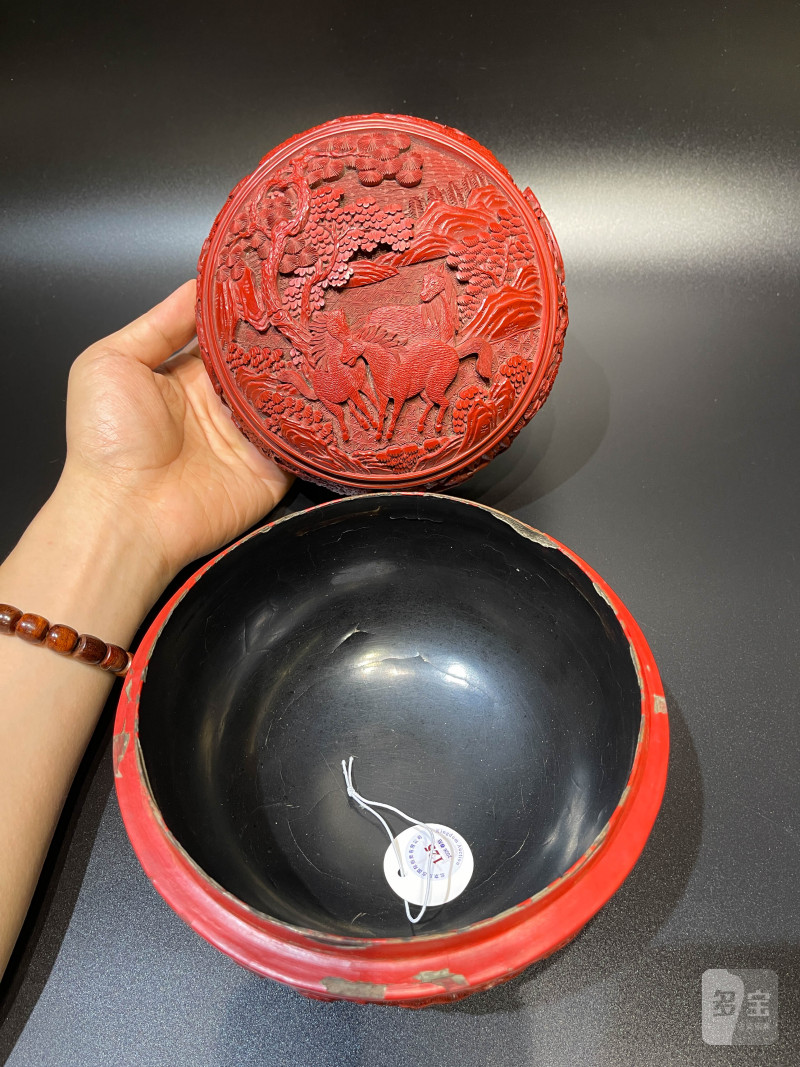 清乾隆 剔红骏马、瑞兽图小捧盒 - 图6